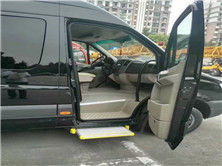 上海安致汽车租赁 奔驰凌特17座商务车实体拍摄与产品解析